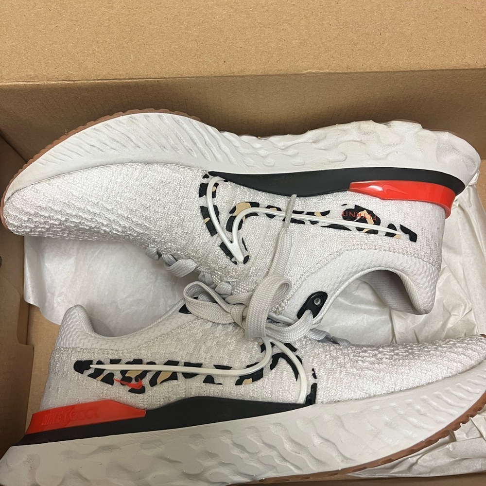 Womens Nike React Infinity Run size 6.5
White/orange/leopard